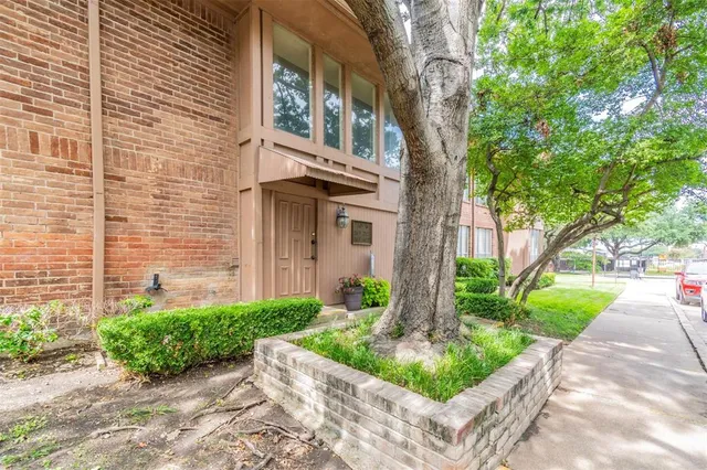 $1,750 | 10558 High Hollows Drive, Unit 243, Dallas, TX 75230