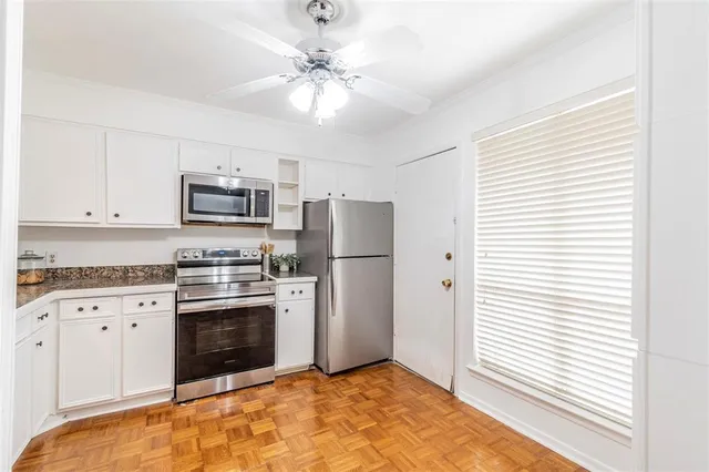 $1,750 | 10558 High Hollows Drive, Unit 243, Dallas, TX 75230