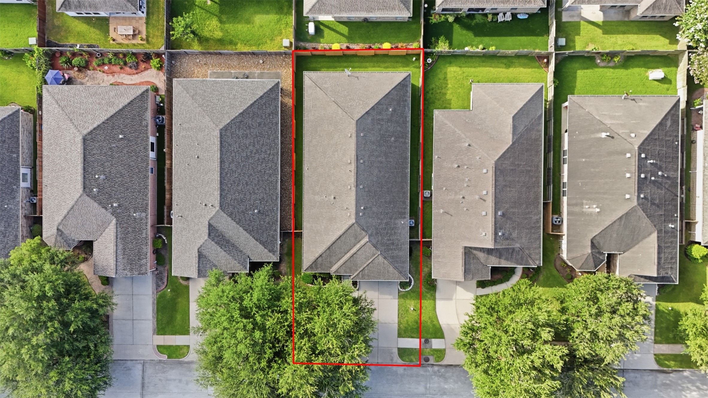 721 Rufina Street League City, TX 77573 - Photo 29 of 33 This overhead perspective highlights the home's well-positioned homesite, showing the estimated property boundaries.