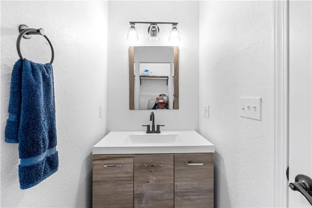 $185,999 | 427 West Walnut Street, Nevada, MO 64772