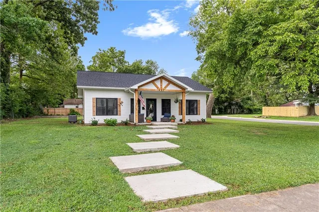 $185,999 | 427 West Walnut Street, Nevada, MO 64772