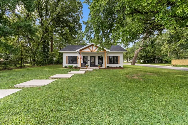 $185,999 | 427 West Walnut Street, Nevada, MO 64772