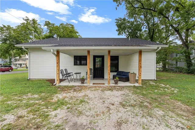$185,999 | 427 West Walnut Street, Nevada, MO 64772