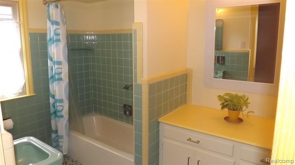 1953 Littlestone Road Grosse Pointe, MI 48236 - Photo 13 of 16 DSCF07751.JPG