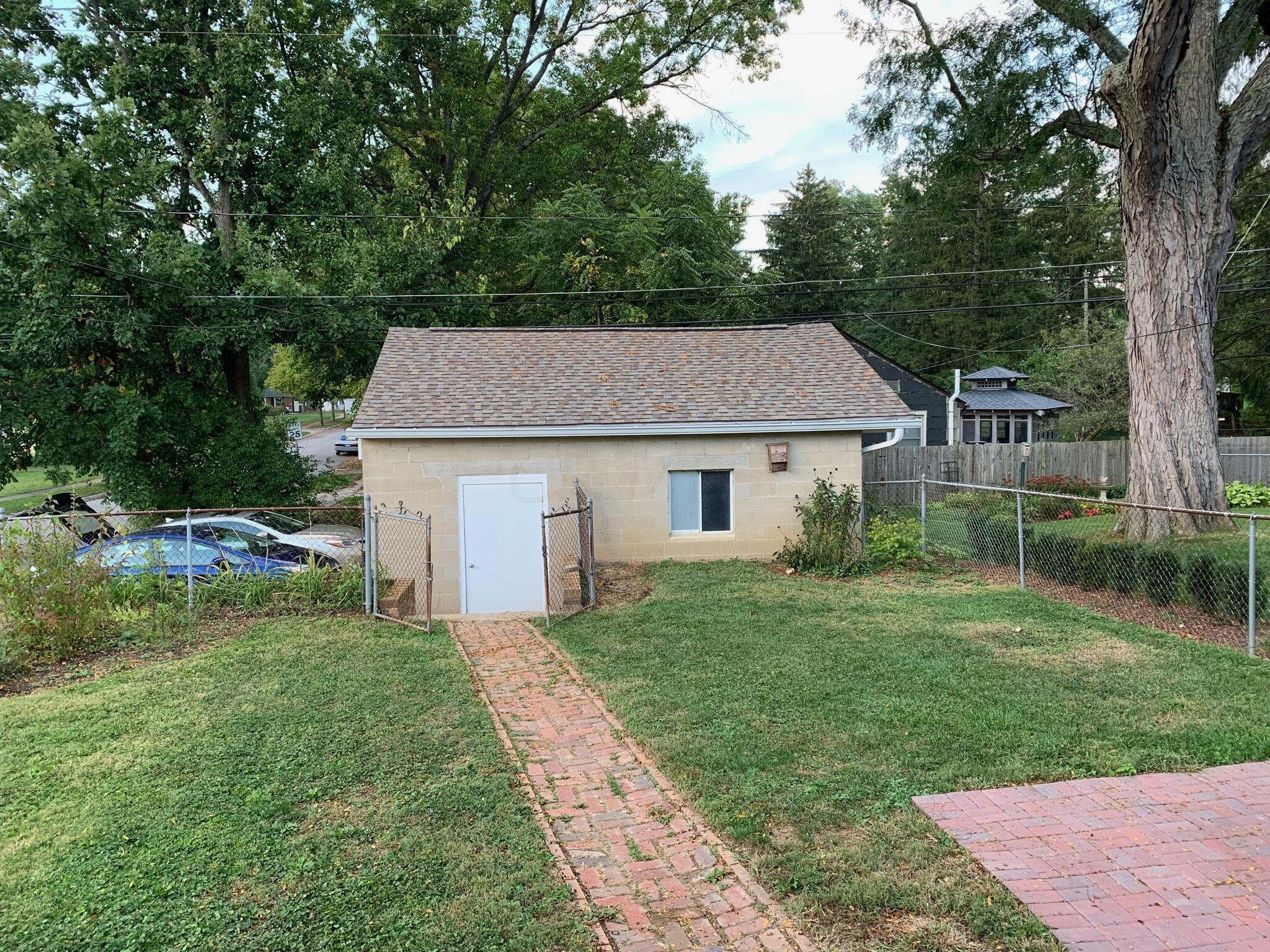 250 Chase Road Columbus, OH 43214 - Photo 6 of 28 Gallery Image 6