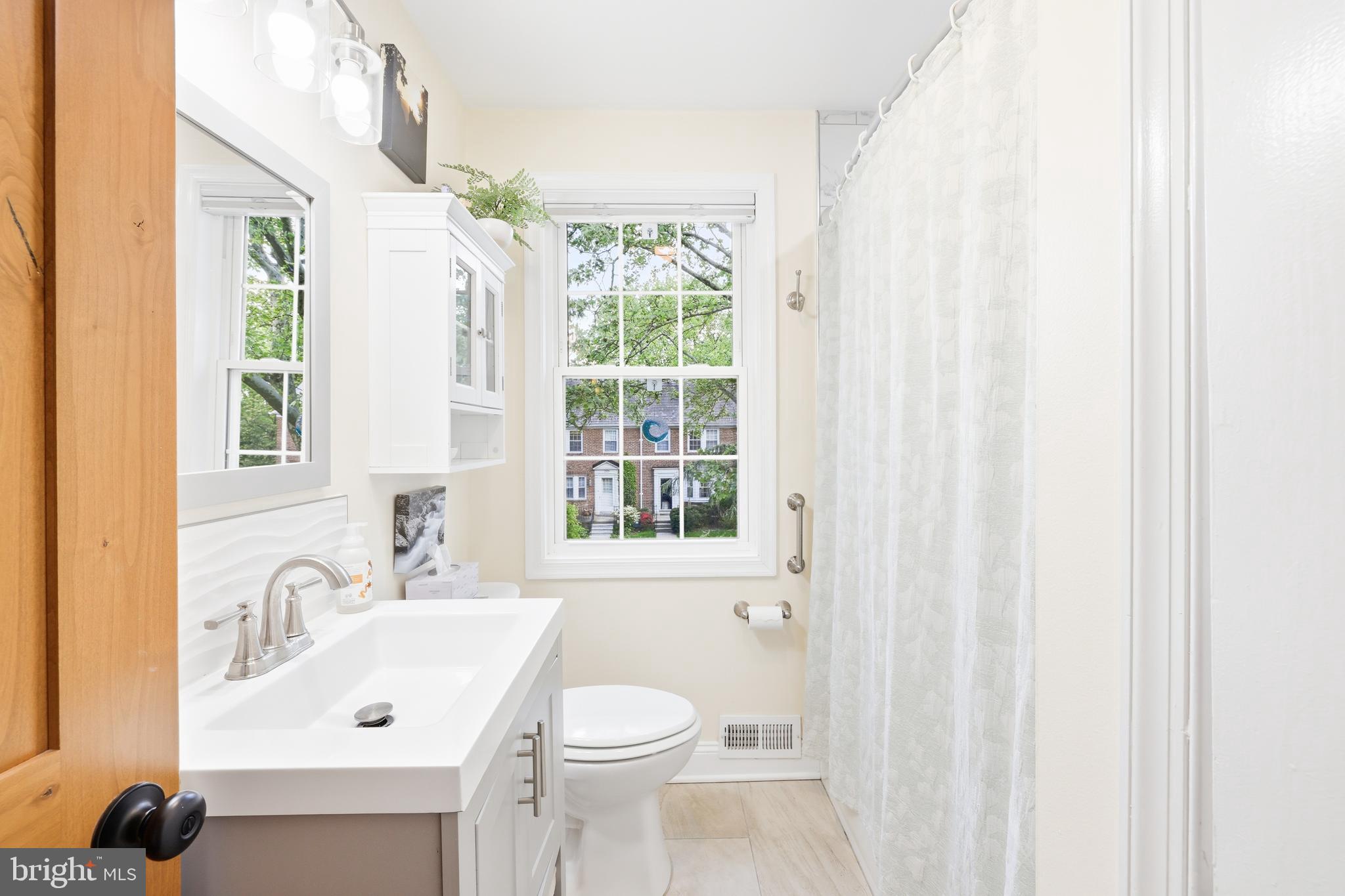 214 Overbrook Road Baltimore, MD 21212 - Photo 14 of 35 Upper Level - Full Bath remodeled 22'