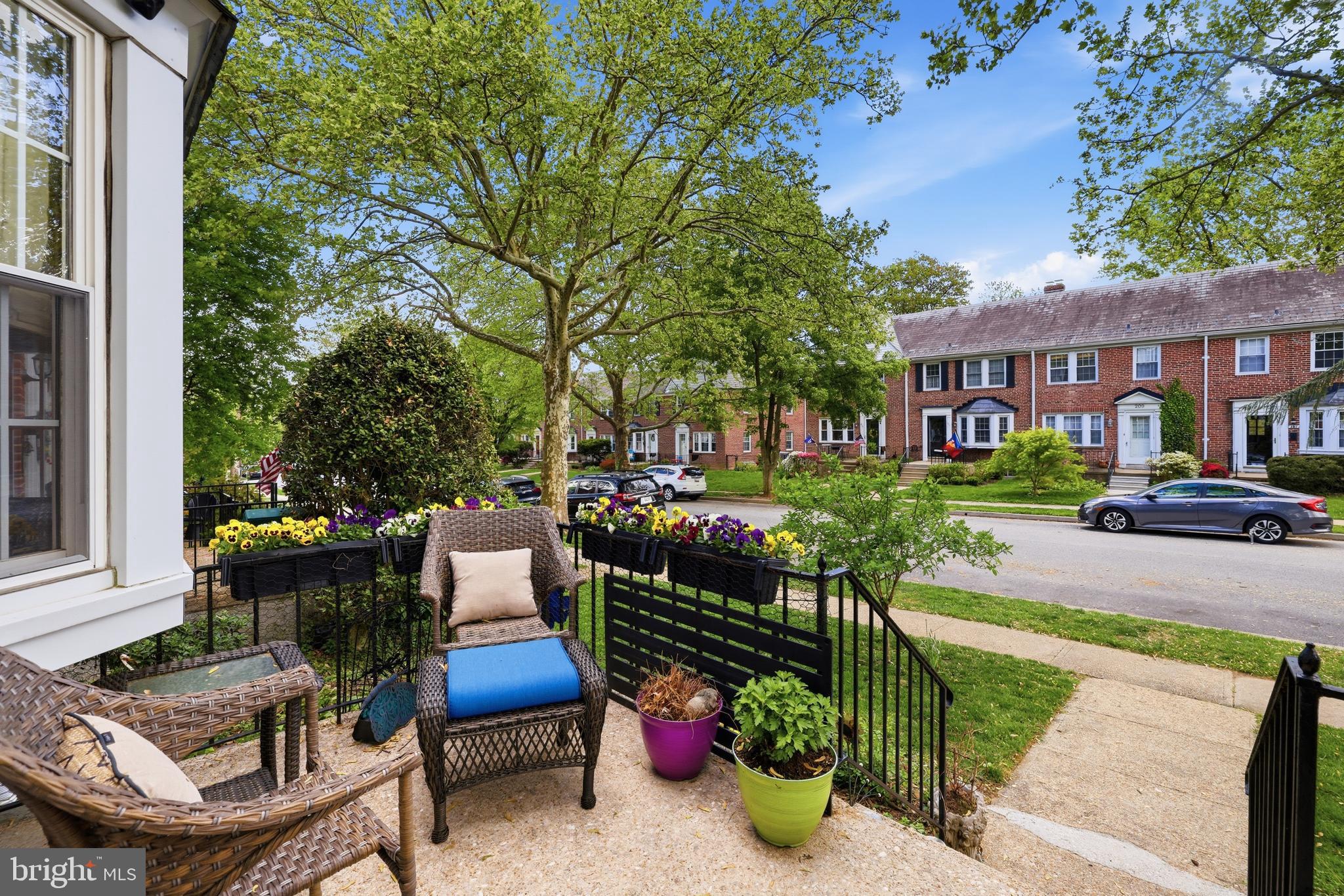 214 Overbrook Road Baltimore, MD 21212 - Photo 4 of 35 Morning coffee or block party! this is the spot!