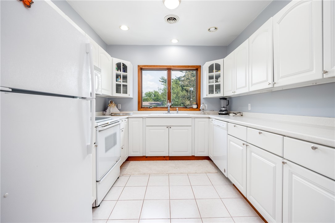 210 Buck Hill Road Greece, NY 14626 - Photo 32 of 49 GUEST OR IN-LAW SUITE KITCHEN
