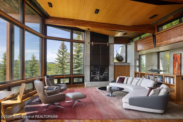 $9,850,000 | 1955 West Bohnetts Road, Jackson, WY 83001