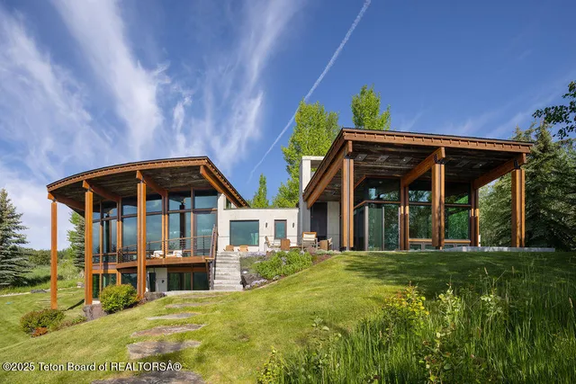 $9,850,000 | 1955 West Bohnetts Road, Jackson, WY 83001