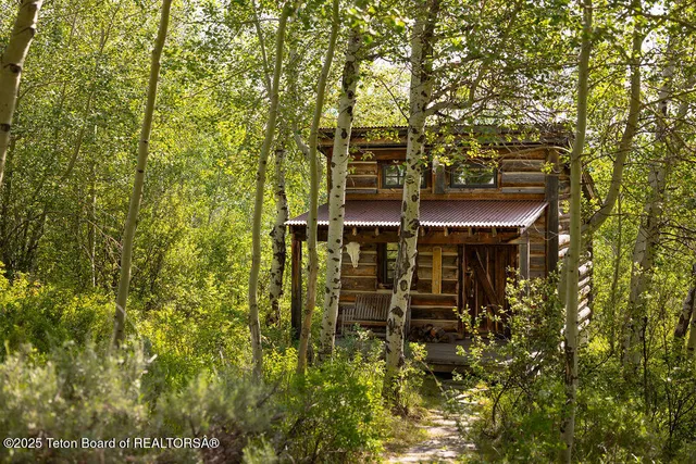 $9,850,000 | 1955 West Bohnetts Road, Jackson, WY 83001