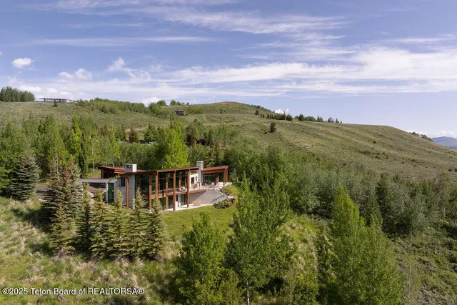 $9,850,000 | 1955 West Bohnetts Road, Jackson, WY 83001
