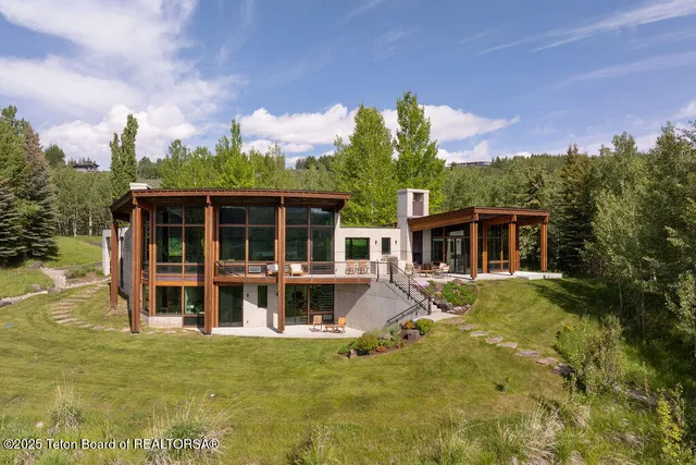 $9,850,000 | 1955 West Bohnetts Road, Jackson, WY 83001