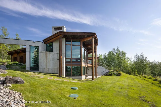 $9,850,000 | 1955 West Bohnetts Road, Jackson, WY 83001