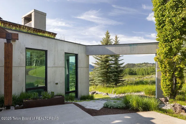 $9,850,000 | 1955 West Bohnetts Road, Jackson, WY 83001