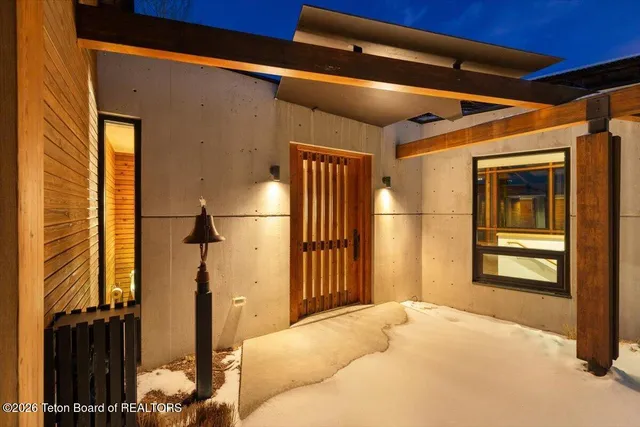 $9,850,000 | 1955 West Bohnetts Road, Jackson, WY 83001