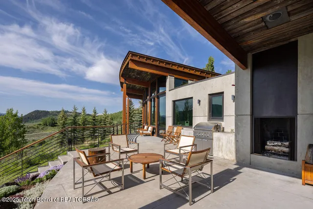 $9,850,000 | 1955 West Bohnetts Road, Jackson, WY 83001