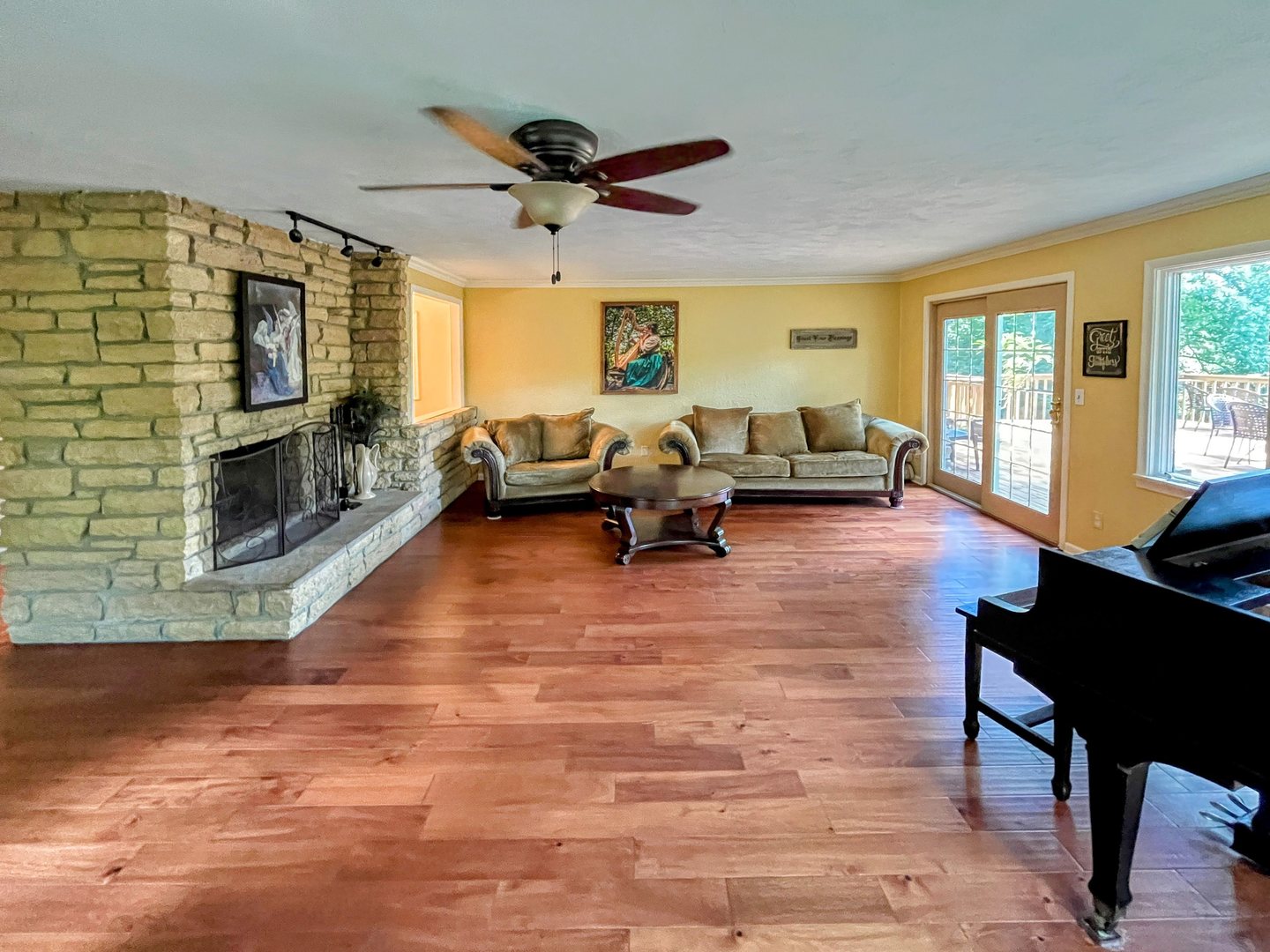 20798 White Oaks Road Morrison, IL 61270 - Photo 14 of 48 a living room with furniture and a flat screen tv