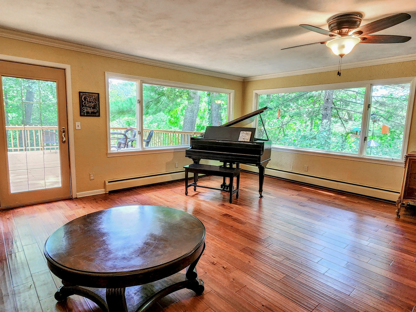 20798 White Oaks Road Morrison, IL 61270 - Photo 17 of 48 a living room with furniture and a wooden floor