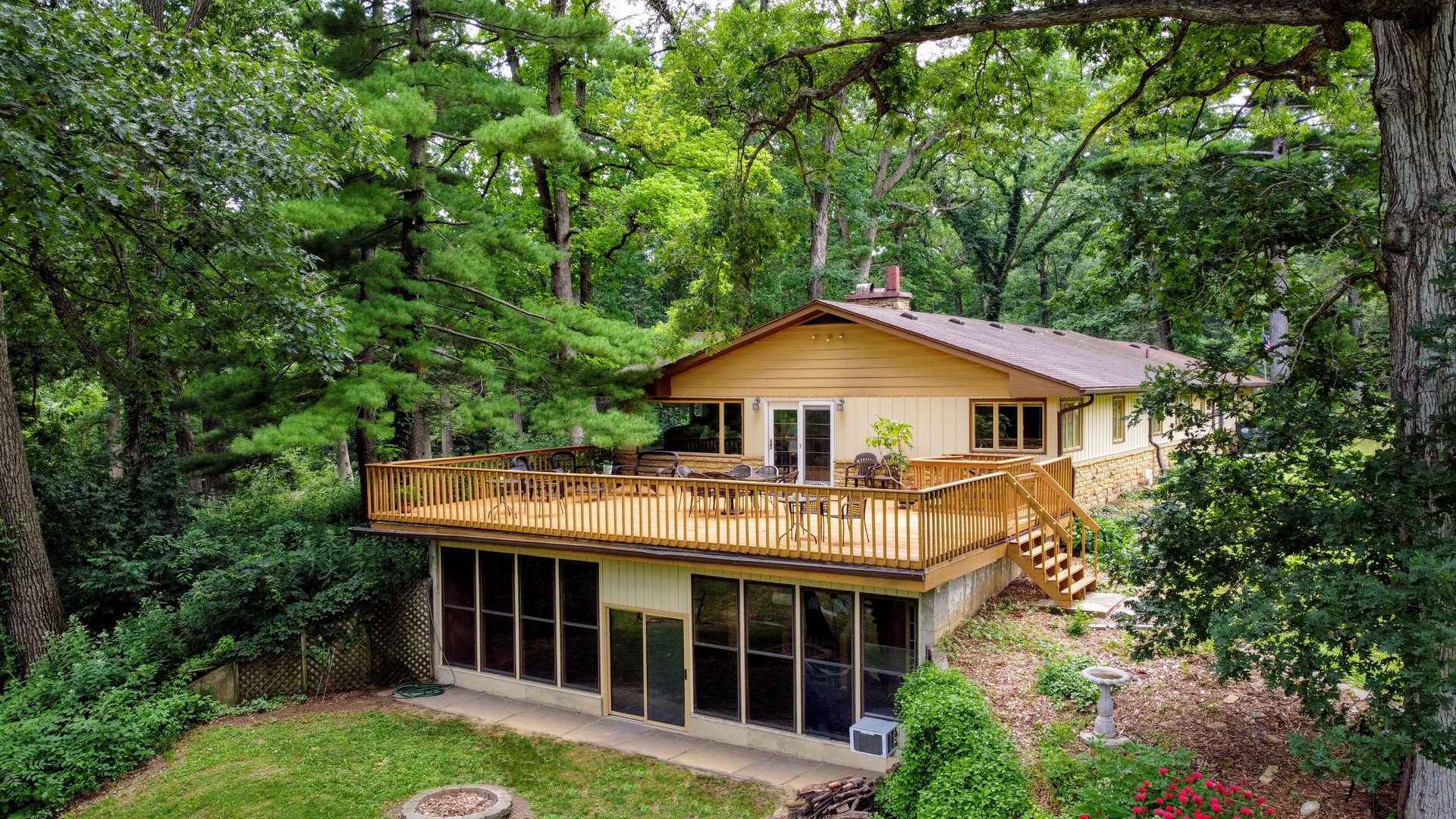 20798 White Oaks Road Morrison, IL 61270 - Photo 2 of 48 a view of house with garden and tall trees
