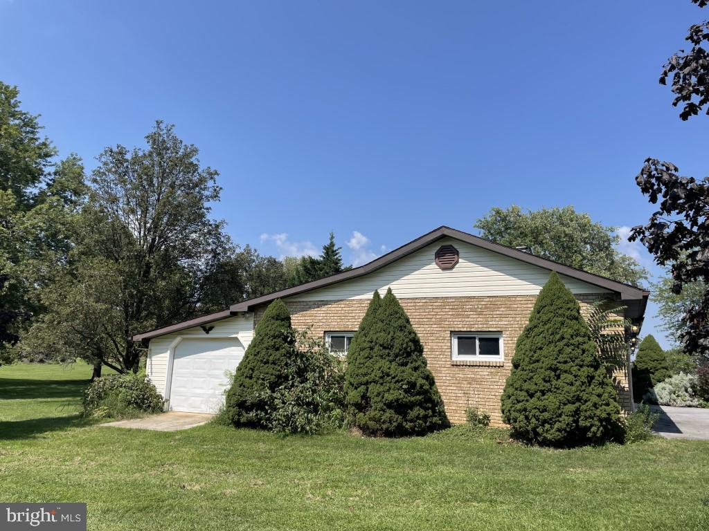 7622 Neck Road Williamsport, MD 21795 - Photo 12 of 55 SIDE VIEW W/4TH BAY FOR GARAGE