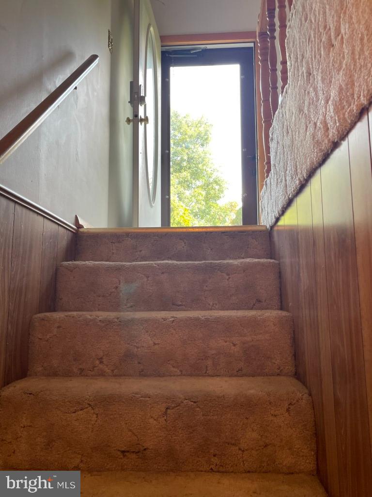 7622 Neck Road Williamsport, MD 21795 - Photo 41 of 55 STAIRCASE TO MAIN LANDING