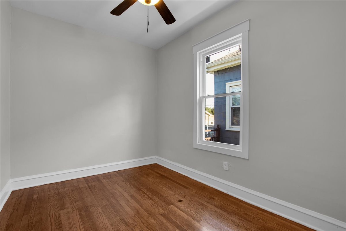 9824 South Escanaba Avenue Chicago, IL 60617 - Photo 17 of 30