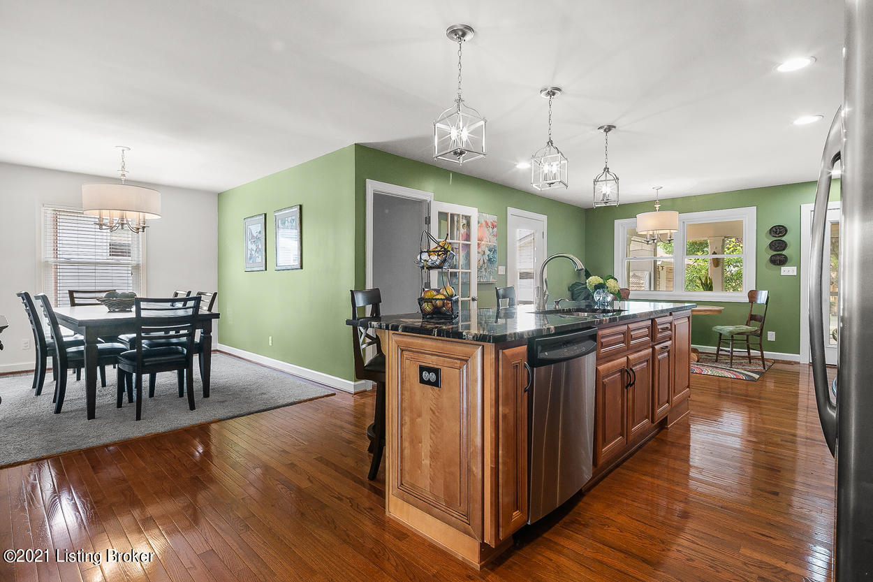 7203 Woolrich Road Louisville, KY 40222 - Photo 12 of 49 21