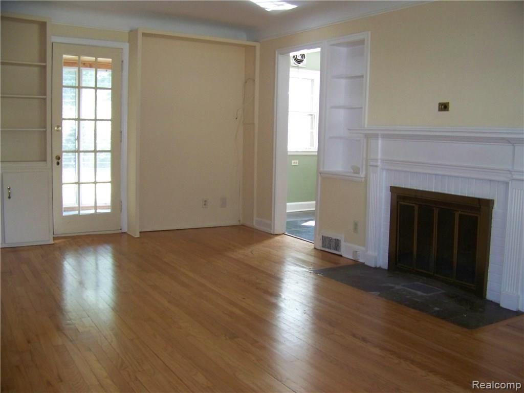 135 Maplefield Road Pleasant Ridge, MI 48069 - Photo 5 of 35 NATURAL FIREPLACE