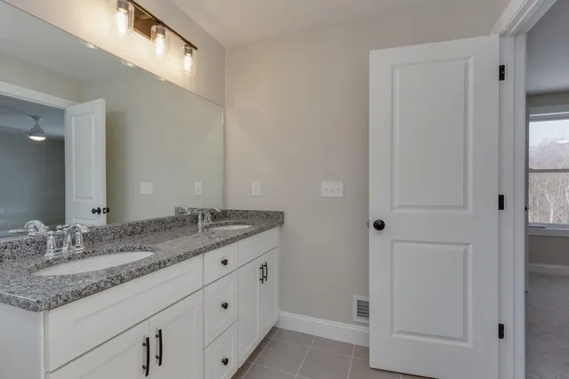 $599,900 | 30 Windsor Lane, Unit 9, Hudson, NH 03051