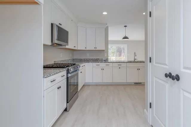 $599,900 | 30 Windsor Lane, Unit 9, Hudson, NH 03051