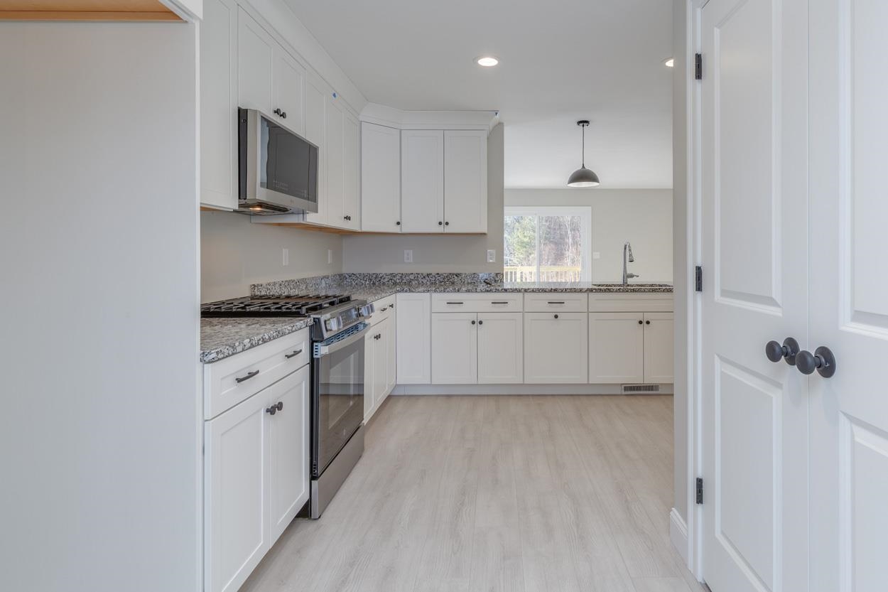 30 Windsor Lane, Unit 9 Hudson, NH 03051 - Photo 9 of 22