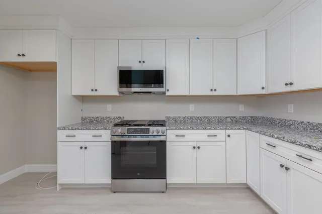 $599,900 | 30 Windsor Lane, Unit 9, Hudson, NH 03051