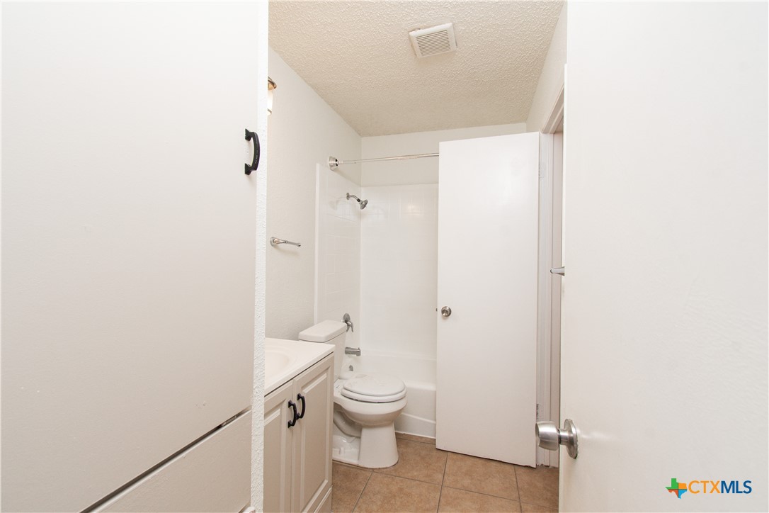 4405 Teri Road, Unit B Austin, TX 78744 - Photo 10 of 18