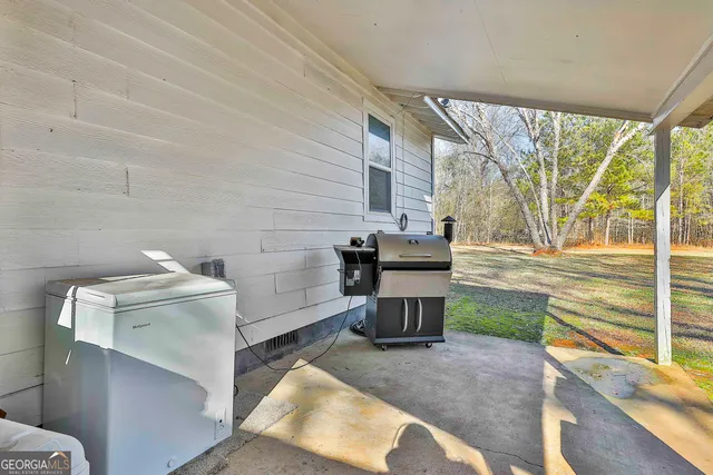 a view of a room with washer and dryer