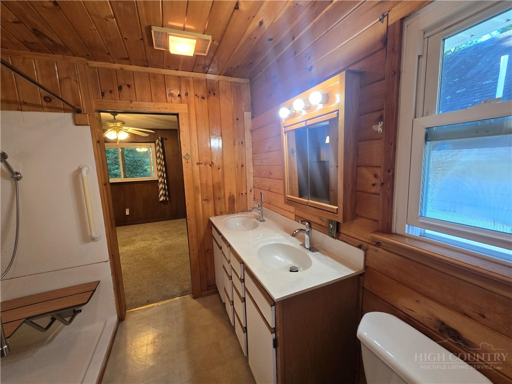 159 Hubert Street Newland, NC 28657 - Photo 18 of 40