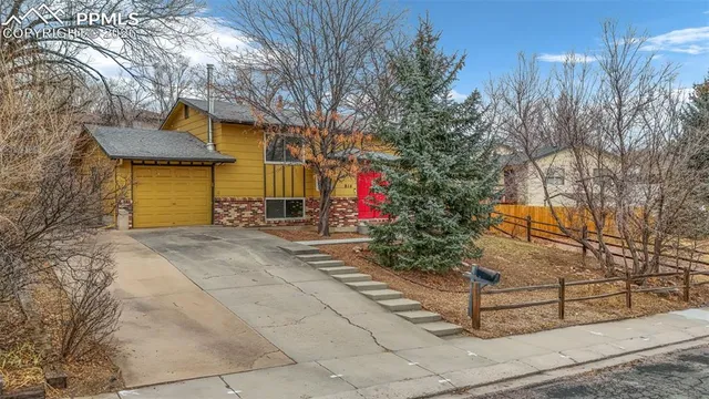 $450,000 | 814 Paradise Lane, Colorado Springs, CO 80904
