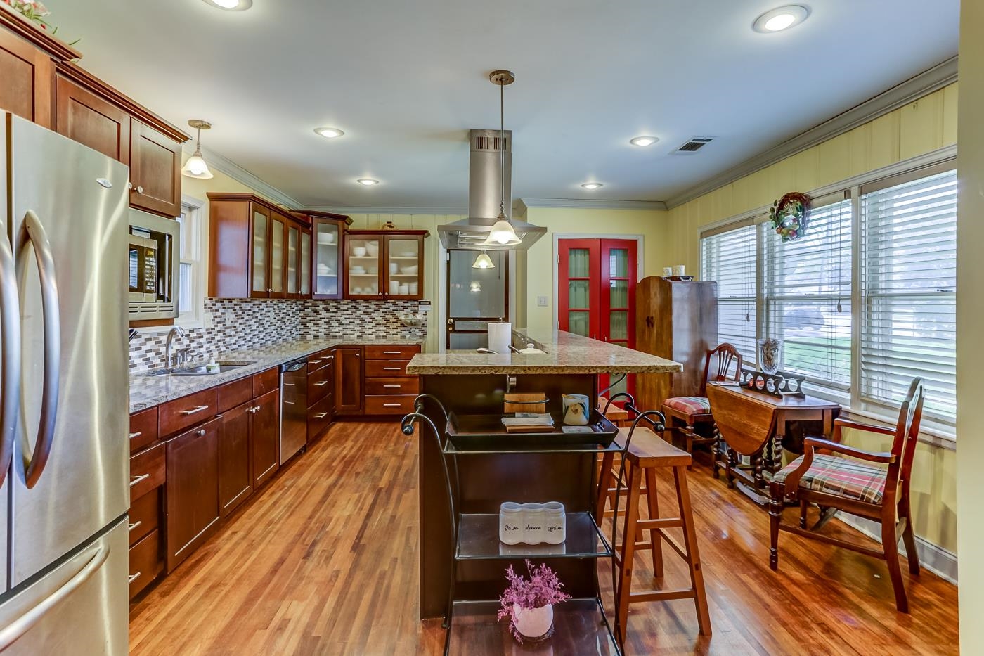 5126 Walnut Grove Road Memphis, TN 38117 - Photo 5 of 23 a kitchen with stainless steel appliances granite countertop a stove and a refrigerator