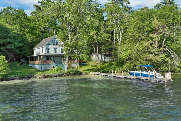 $1,395,000 | 31 Pitchwood Island, Meredith, NH 03253