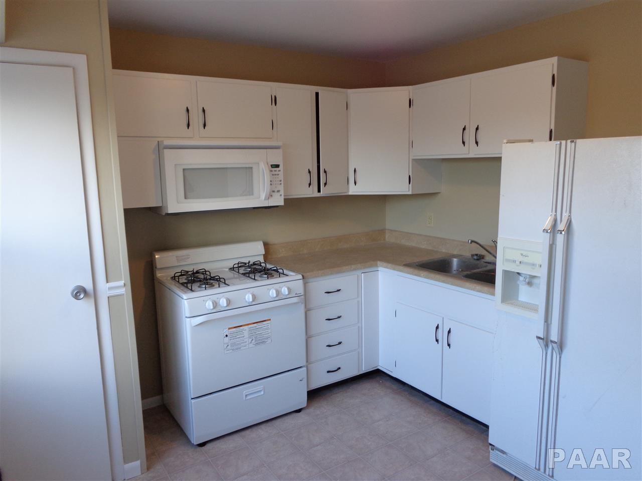 6322 North Randwick Road Peoria, IL 61615 - Photo 4 of 12 Gallery Image 4