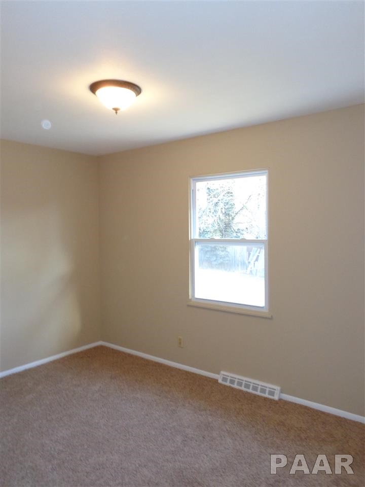 6322 North Randwick Road Peoria, IL 61615 - Photo 5 of 12 Gallery Image 5