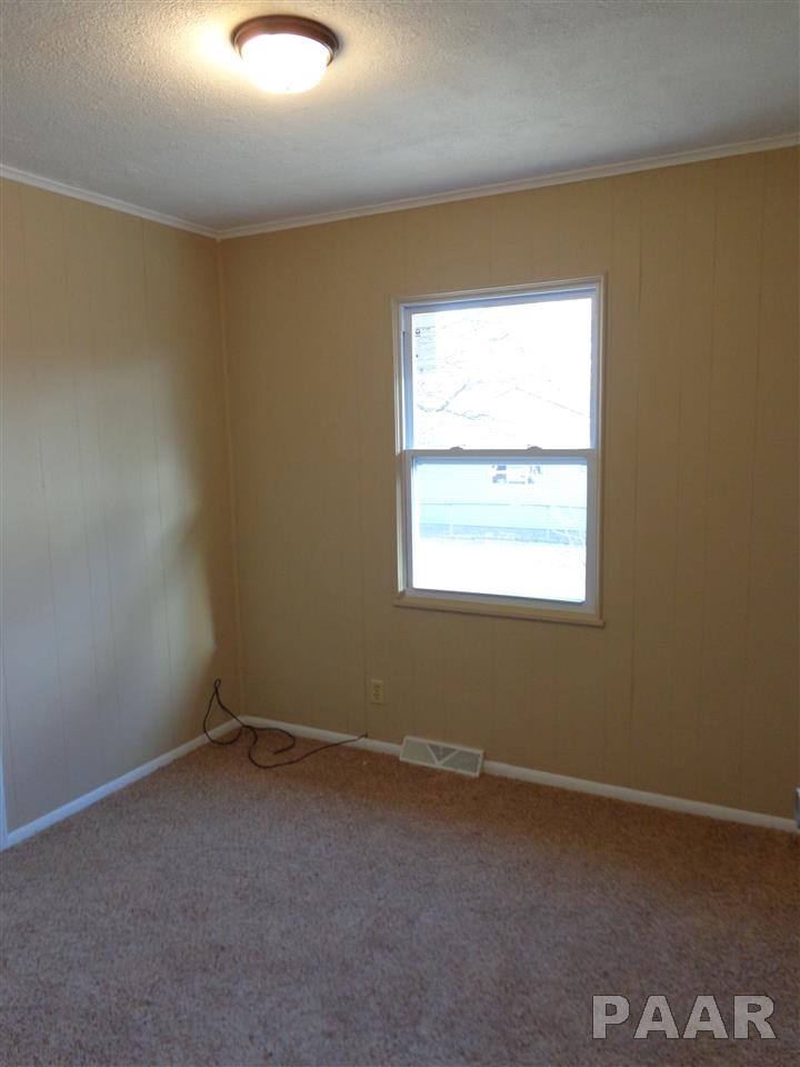6322 North Randwick Road Peoria, IL 61615 - Photo 6 of 12 Gallery Image 6