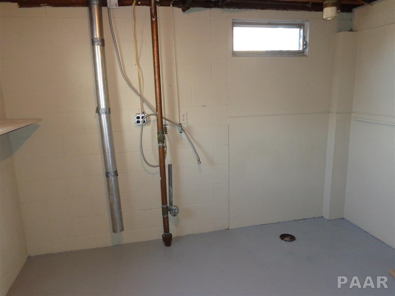 6322 North Randwick Road Peoria, IL 61615 - Photo 10 of 12 Gallery Image 10