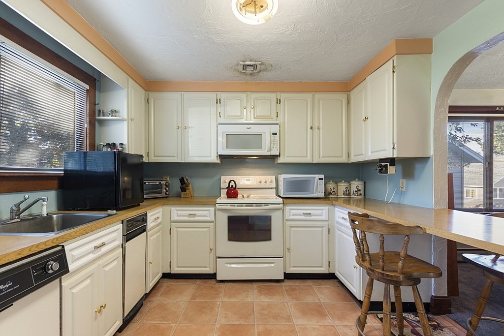 34 Crawford Road Braintree, MA 02184 - Photo 14 of 23 Gallery Image 14