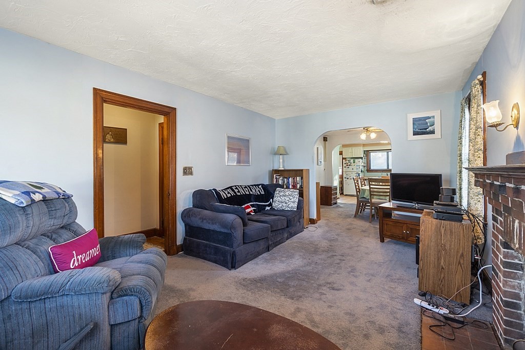 34 Crawford Road Braintree, MA 02184 - Photo 8 of 23 Gallery Image 8