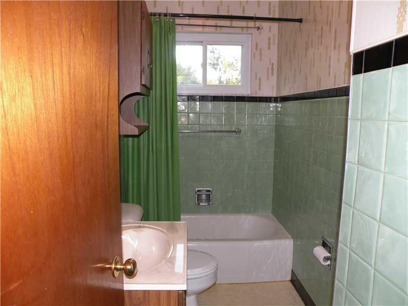 954 Armbrust Hecla Road Mount Pleasant, PA 15685 - Photo 11 of 25 Full Bath. Full Bath side 1