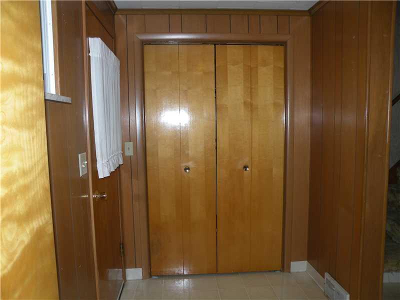 954 Armbrust Hecla Road Mount Pleasant, PA 15685 - Photo 7 of 25 Entry/Foyer. Side 1 entrance way with closet and 1/2 bath