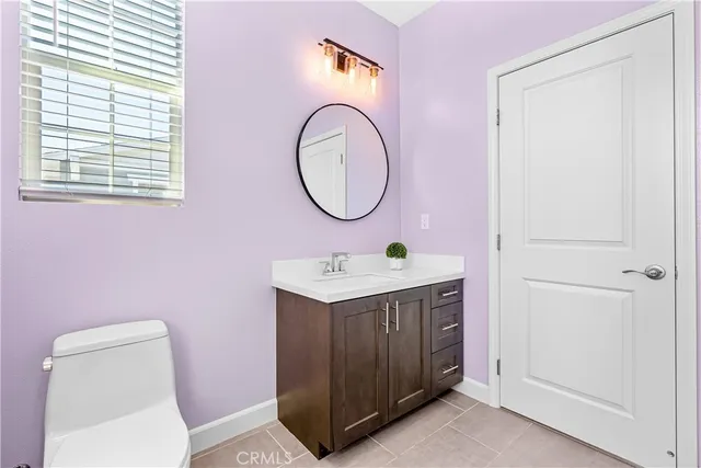 a view of a yard in front of the house