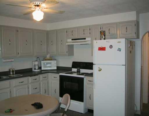 100 Century Farm Road Clinton, PA 15026 - Photo 5 of 8 Kitchen.