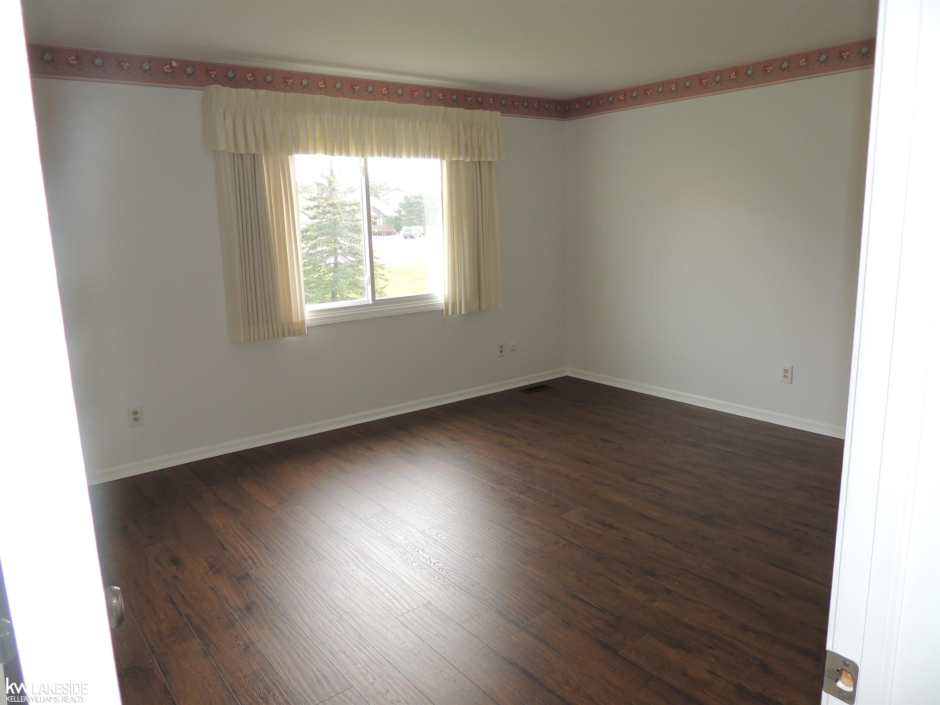 1600 Stonecrest Drive Rochester, MI 48307 - Photo 19 of 36 50168703-a034d36f-9f46-4f26-8353-046e9195b1dd.JPG